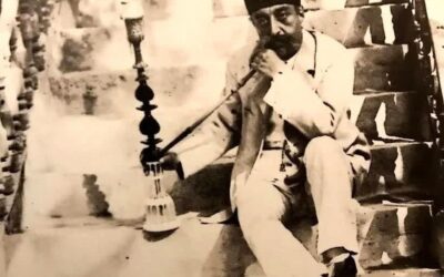عکس؛ سفر در تاریخ؛ ژست خاص «مظفرالدین شاه در هنگام قلیان کشیدن»؛ دهه 1270